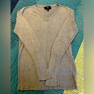 Simple & classy grey 🩶 v-neck sweater